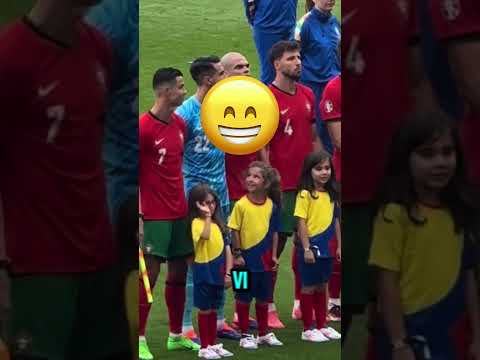 È una SUPER fan di RONALDO!😍⚽