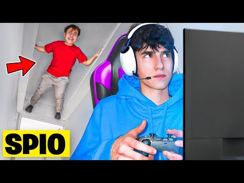 SPIO il mio AMICO FERRO mentre GIOCA a FORTNITE e scopro una RELAZIONE?!