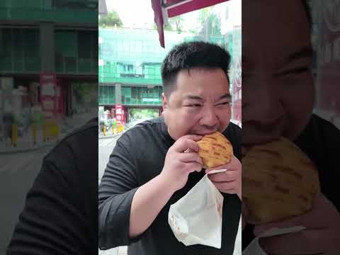 Pineapple bun in Shenzhen #china #trump #chinesefood #shenzhen