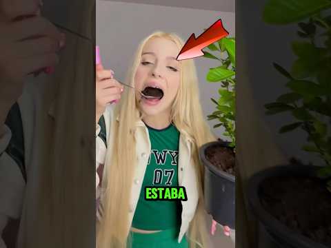 Esta chica estaba engañando a su gato como si estuviera comiendo tierra