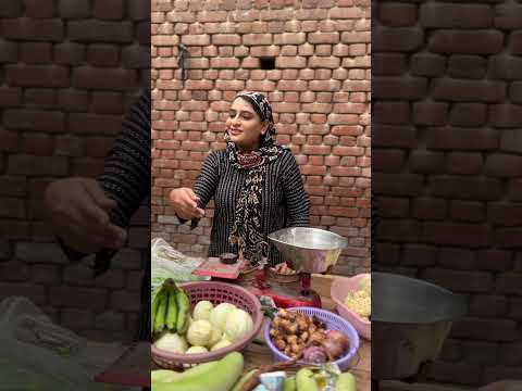 Ladki Deti Thi Custmer Ko Kam Sabzi #popular #foryou #ytshorts #trending