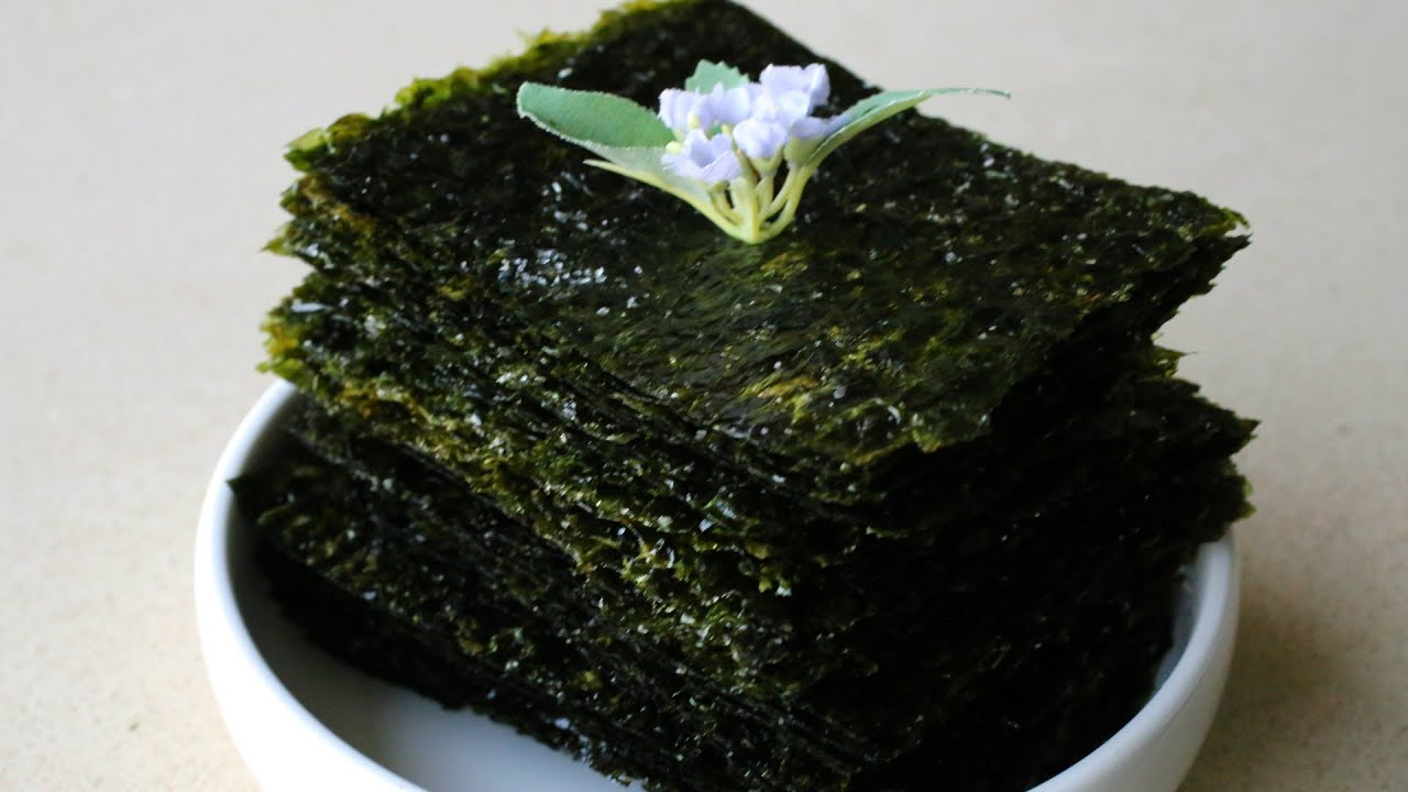 Korean style roasted seaweed (Gim-Gui: )