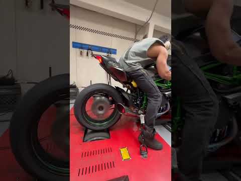 Kawasaki H2R #automobile #smartphone #rider #mt15 #biker #motorbike #viralrides #film #fypシ゚viral