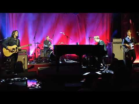 Tom Odell - Go tell her now live in Stockholm, Berns 10/11/2018