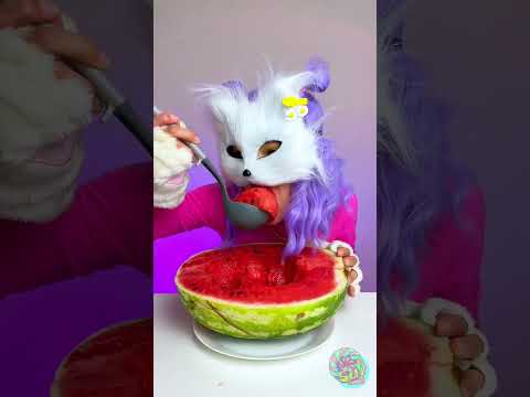 แมวน้อยสุดเซอร์ไพรส์กับผลไม้! 🍉🐾