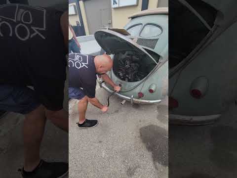 Crank start split window VW Beetle Who needs a starter motor to start the engine
