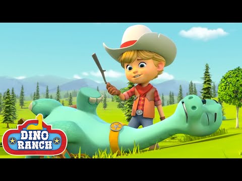 Clover Gets an Ouchie! | Dino Ranch