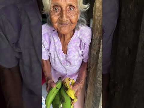 abuelita me regala plátanos