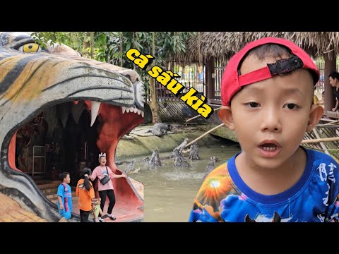 Bắp báo đại náo vườn cá sấu