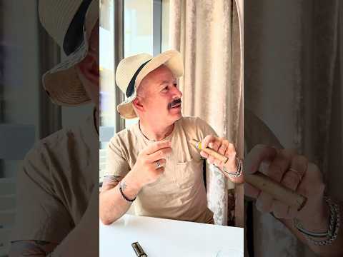 Mio padre vuole rum sigaro e Escobar 😂  #ridere #maaaèvalè #coppia #family #mamma #funny #humor
