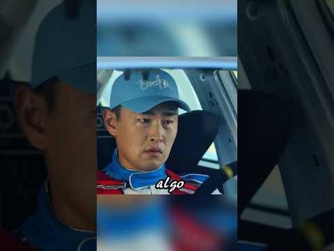 Le cambiaron las llantas de lluvia en secreto al piloto de carreras en un día despejado.