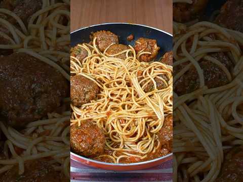 Cómo preparar deliciosas albóndigas con pasta 🤤🍝🍅 #recetas