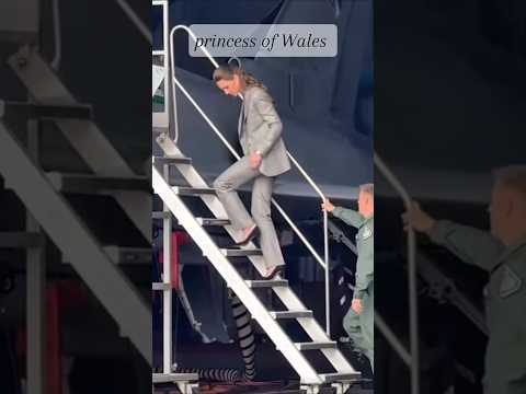 princess of Wales was seen walking down the stairs backwards in high heels #royalfamily #uk