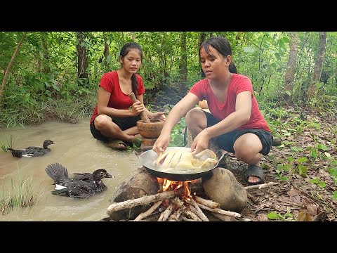 Survival in rainforest, Catch and cook duck, Duck soup with Hot chili Cooking tasty for dinner