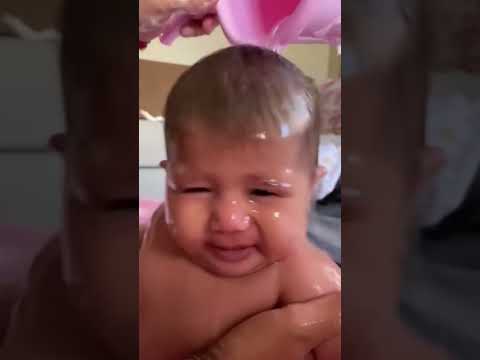 adek bayi mandi dingin #funny #shorts