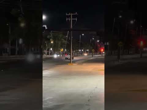 Autos Se pasan tope en Cancún
