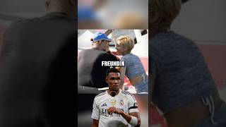 Ist das Thomas Tuchel mit der EX-Freundin von Trend Alexander Arnold? 😳