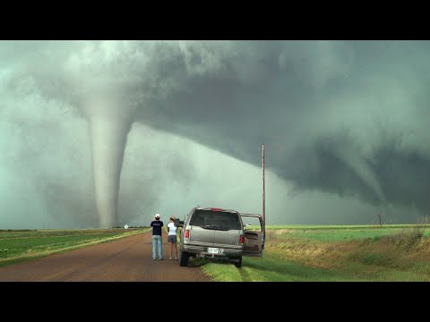 TORNADO TWINS & TRIPLETS!!! Unusual Twisted Tornado Family of May 24, 2016 - YouTube(5分17秒)