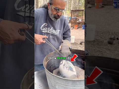 Những vân đen trên bình gốm không phải do con người vẽ 😲