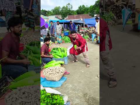 He took a gourd to buy.
