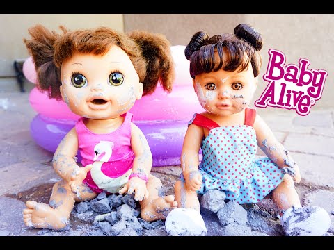 BABY ALIVE & Baby Born Go Swimming!