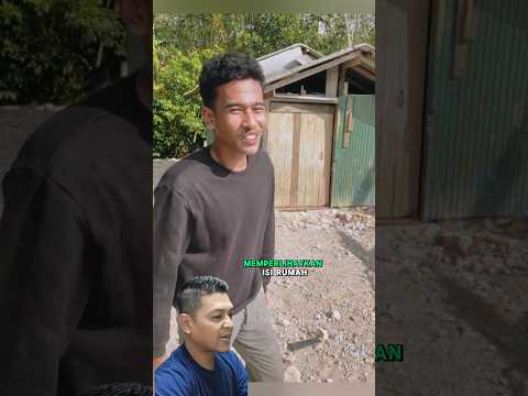 Pria ini tunjukkan isi rumah kayu miliknya dari luar tampak sederhana tetapi dalamnya seperti hotel.