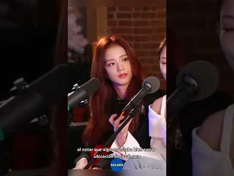 Rosé se incomodó por el ángulo de la cámara