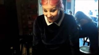 Beim Tischkicker Mädels aufreißen - Berlin Tag und Nacht