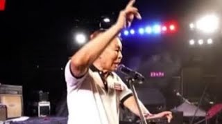 เสรีพิศุทธ์บนเวทีชุมนุมกลุ่มรวมพลังแผ่นดินฯ