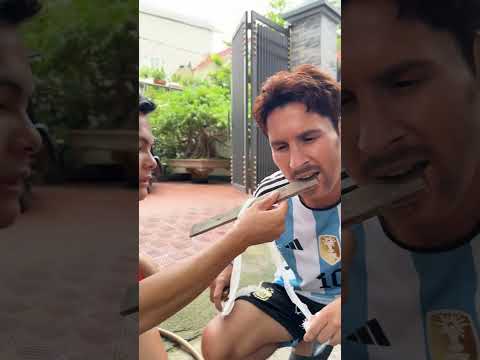 Hãy tiết kiệm nước cùng Ronaldo và Messi #shorts #kindness