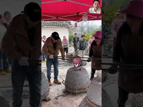 Melting Aluminum to Make a pot Fundiendo Aluminio para Hacer una Olla