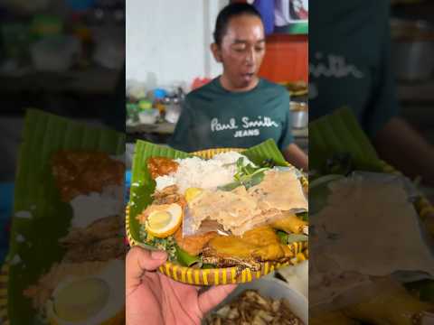 SEGO WIWIT PORSI GAJAH PAKAI LAUK AYAM KAMPUNG HARGA TETAP 30 RIBU‼️ #idejualan #streetfood #shorts