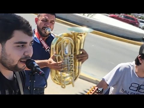 Se jaló con la mini tuba el grupazo! 😁👌🎵🔥📯...