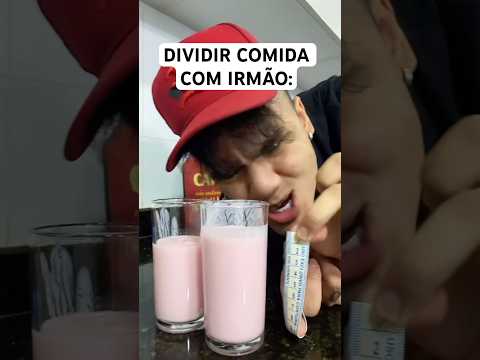 DIVIDINDO COMIDA COM IRMÃO
