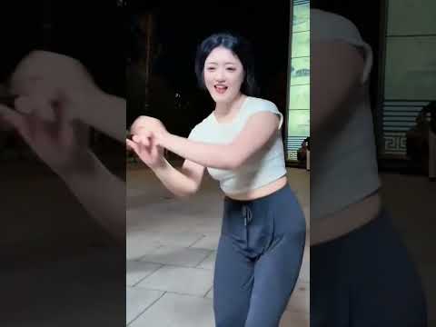 #bestshuffle #dance #fashion #dancer #trend #shuffle #cuttingshapes #shuffling #trending #dancing