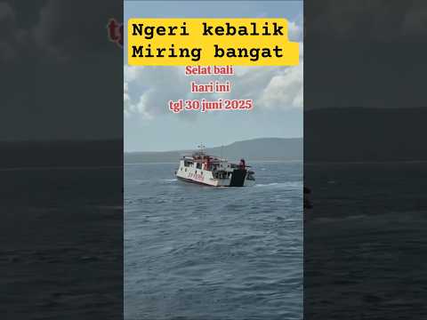 Nyaris !! karam Kapal Ferry selat Bali memang deras #video #viralvideo #viral