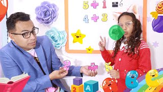 Hadassa y Papá jugando a la Escuela