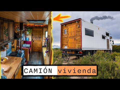 No quería pagar más alquiler y compró un CAMIÓN camper con CHIMENEA🚚 VANTOUR español Vivir en ruta