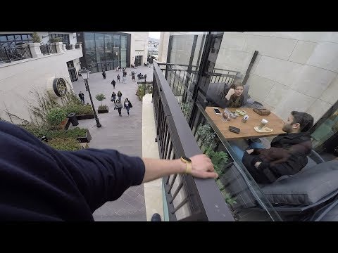 AVM İÇİNDE PARKOUR YAPAN BİRİNE İNSANLARIN TEPKİLERİ (POV PARKOUR)
