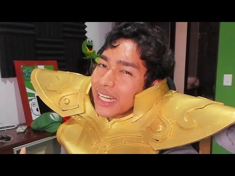 Me TRANSFORMO en un CABALLERO DEL ZODIACO | Fernanfloo