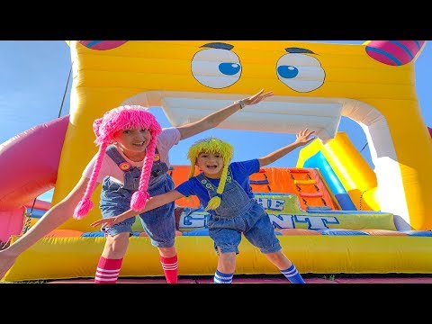 The Giant Obstacle Course in The Big Bounce America, Quien Gana Carrera de Obstaculos en Familia?