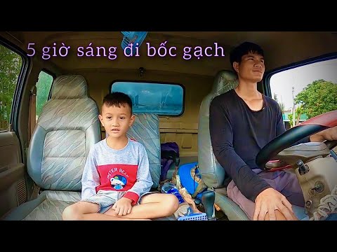 Chuyến gạch từ 5h sáng của 2 bố con