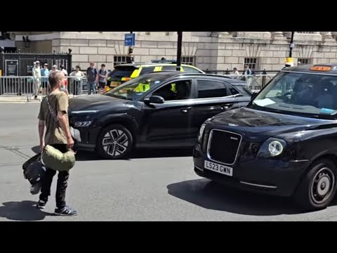 HE ALMOST GETS RUN OVER BUY A TAXI #kingsguard 
