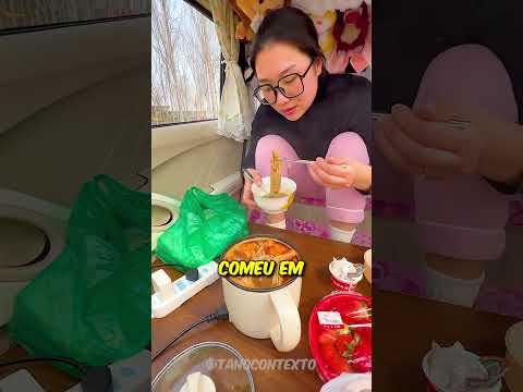 Ela acampou sozinha nesse carrinho no meio do nada! 🚗🌲 #shorts