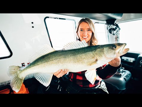 SMASHING Lake Winnipeg Greenback Walleyes! - Jay Siemens