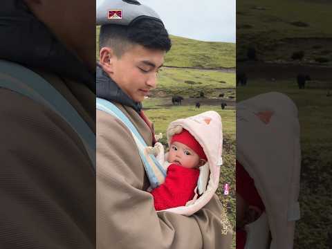 Tibetan young father carrying a baby. 👶🥰 #tibetan #youngdad #fatherlove #babyreels #fatherdaughter