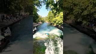 München bei 36°C – Alle stürmen zur Eisbachwelle!
