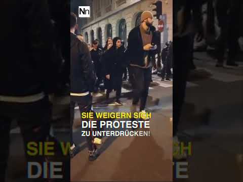 Erste französische Polizisten schließen  sich den Demonstranten an! #shorts  #frankreich #paris