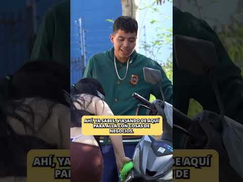 Chico me ayuda con mi moto, pero luego aparece su novia la t0xicca