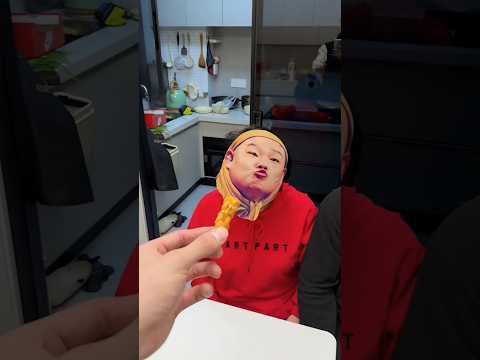 “Here is the special papdi for Grandma, because she loves papdi a lot.”hl#heenaprajapati #shortvideo